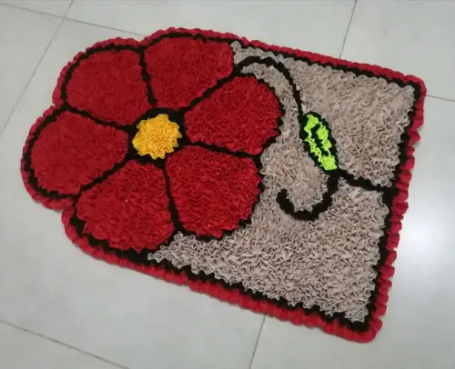 Tapete Frufru Flor Vermelha Antiderrapante