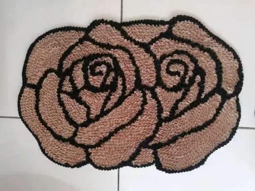 Tapete Frufru Rosas Bege Antiderrapante