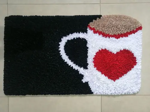 Tapete Frufru Xícara Branca 80cm x 40cm Antiderrapante