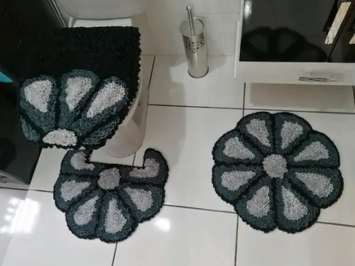 Tapetes Frufru Banheiro Flor Grafite e Cinza Antiderrapante
