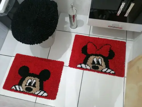 Tapetes Frufru Banheiro Minnie e Mickey Antiderrapante