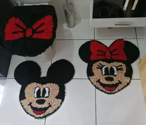 Tapetes Frufru Banheiro Minnie e Mickey Antiderrapante