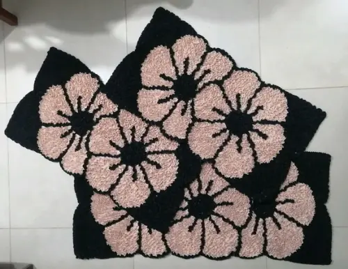 Tapetes Frufru Flor Bege e Preto Antiderrapante