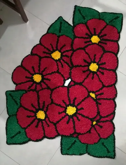 Tapetes Frufru Flor Vermelha 1m30cm Miolo Amarelo Antid.