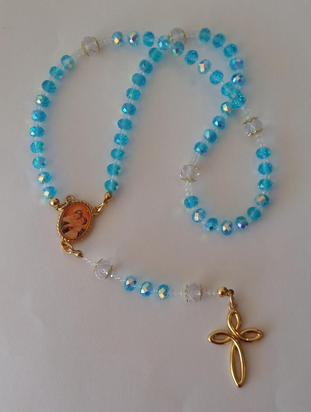 Terço Mãe Rainha em cristal zircônia