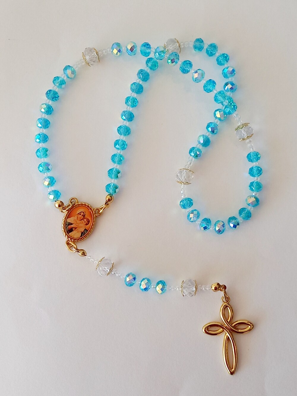 Terço Mãe Rainha em cristal zircônia