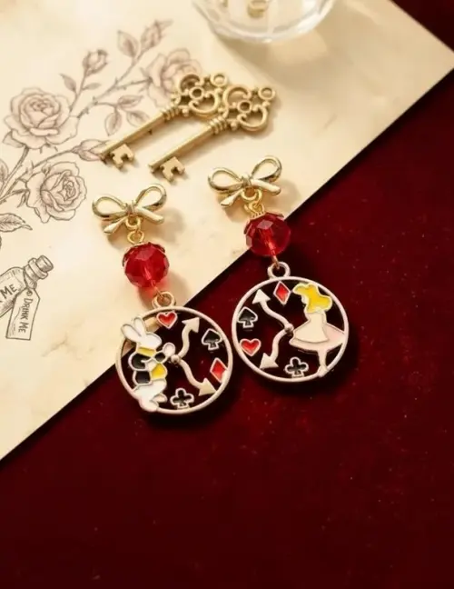 Brincos Alice no Pais das Maravilhas, Modelo 28, Cristal Vermelho
