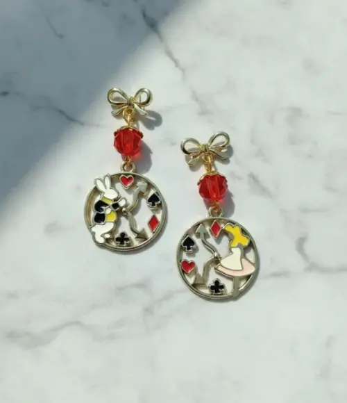 Brincos Alice no Pais das Maravilhas, Modelo 28, Cristal Vermelho