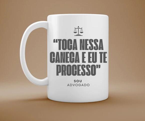Caneca Profissão Advogado Toca e Eu Te Processo