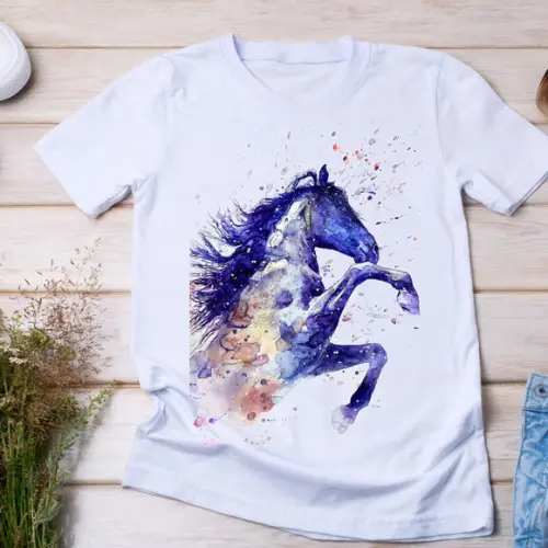 Camiseta Cavalo em Aquarela - Estampa Artística e Vibrante