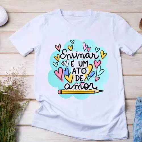 Camiseta Ensinar É Um Ato de Amor