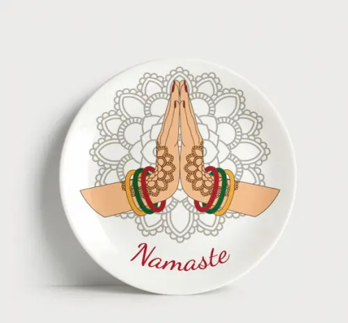 Prato Decorativo Namastê Mãos e Pulseiras - Porcelana 21cm