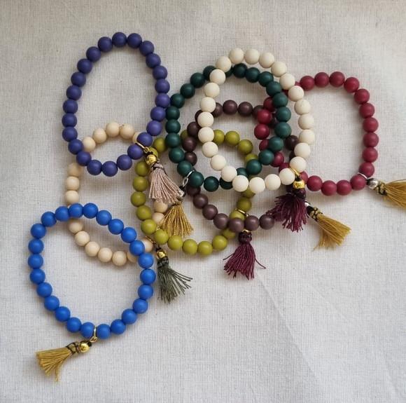 Dia das Mães - Pulseiras com Pingente de Tassel
