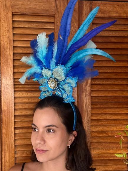Carnaval - Tiara Flor de Paetê e Plumas - Fantasias e Festas