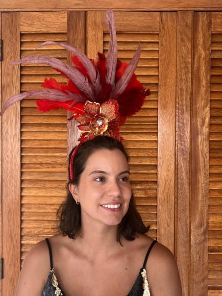 Carnaval - Tiara Flor de Paetê e Plumas - Fantasias e Festas