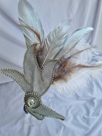 Tiaras/ Bico de Pato para o Carnaval - Arranjo e Plumas