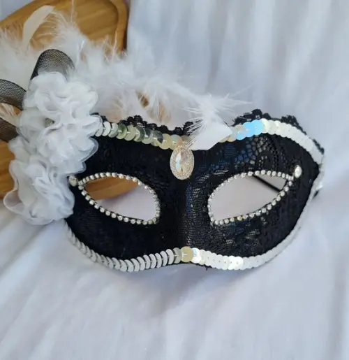 Máscara Venesiana - Carnaval - Arranjo e Plumas