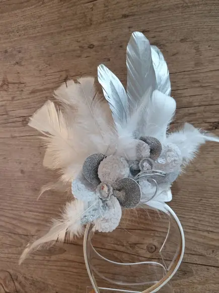 Tiara Flor de Paetê, Plumas - Carnaval - Fantasias