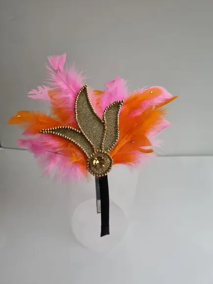 Tiaras/ Bico de Pato para o Carnaval - Arranjo e Plumas