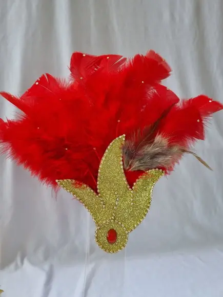 Tiaras/ Bico de Pato para o Carnaval - Arranjo e Plumas