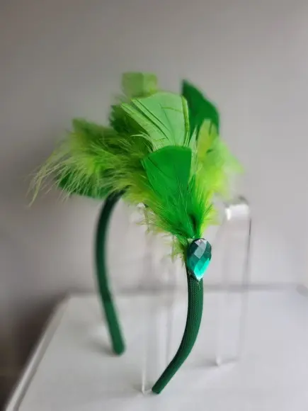 Tiaras/ Bico de Pato para o Carnaval - Arranjo e Plumas - En