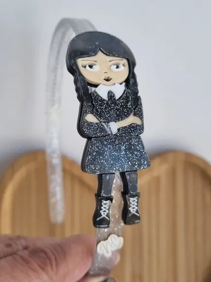 Wandinha - Tiara com Glitter