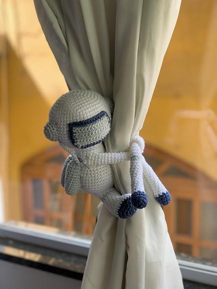 Prendedor de Cortina Astronauta Amigurumi