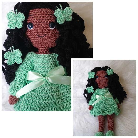 Boneca Negra de Crochê Artesanal