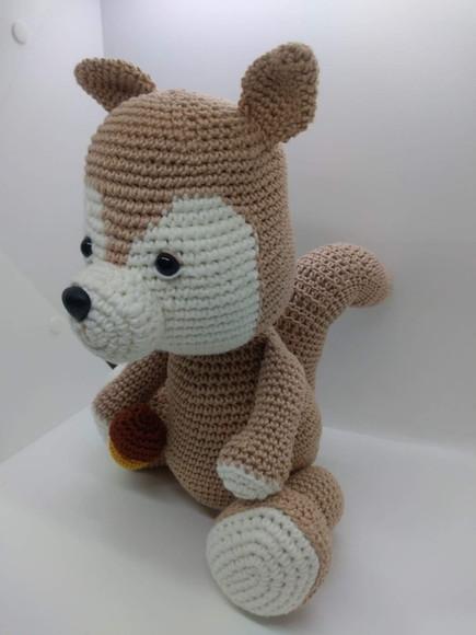 esquilo amigurumi