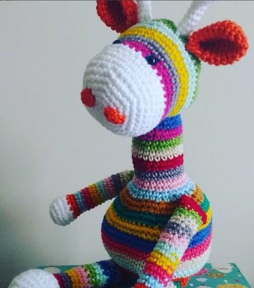 Girafa de Crochê Colorida