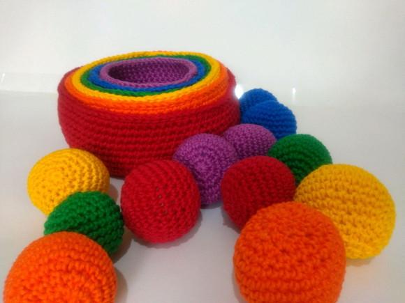 Kit Montessori Sensorial em Crochê 6 Cestos + 12 Bolinhas