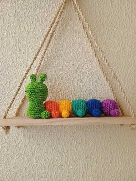 Lagarta Sensorial Montessori em Crochê