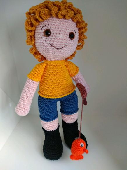 Menino Pescador de crochê