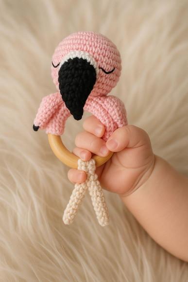 Mordedor Flamingo em Crochê com Argola Natural ? Bebê Seguro