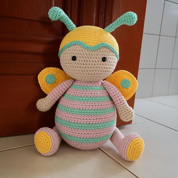 Peso de Porta Amigurumi - Borboletinha Colorida