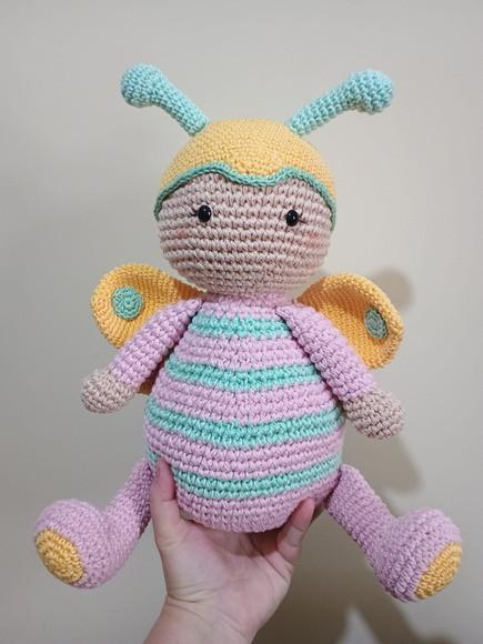 Peso de Porta Amigurumi - Borboletinha Colorida