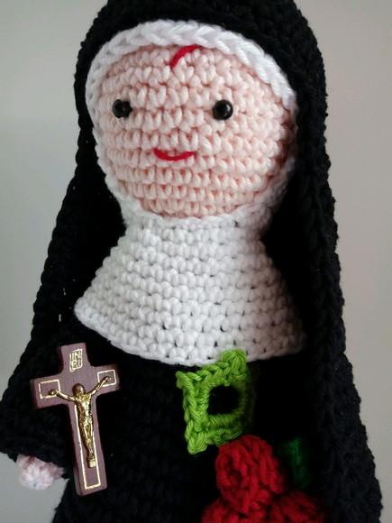 Santa Rita De Cassia Em Crochê