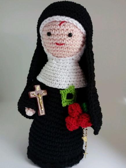 Santa Rita De Cassia Em Crochê