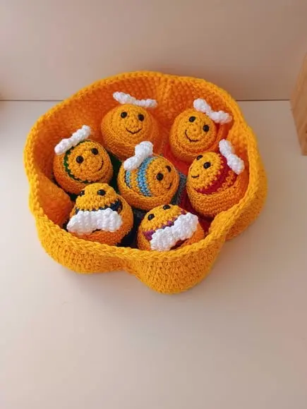 Brinquedo Sensorial Montessori Colmeia de Abelhas em Crochê