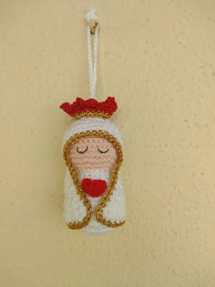 Chaveiro/pêndulo Nossa Senhora de Fátima em Amigurumi - 10u