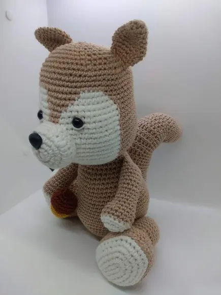 esquilo amigurumi
