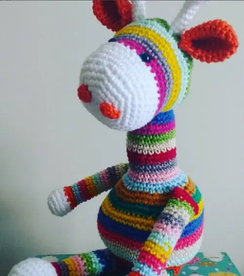 Girafa de Crochê Colorida