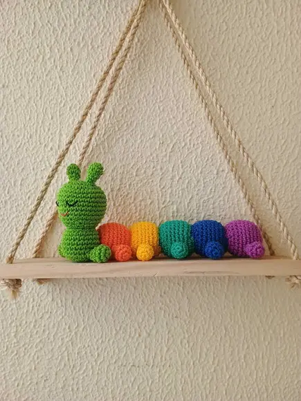 Lagarta Sensorial Montessori em Crochê