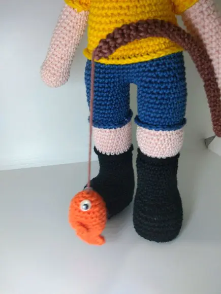 Menino Pescador de crochê