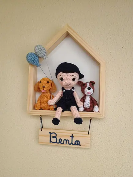 Quadro Porta Maternidade Personalizado em Amigurumi