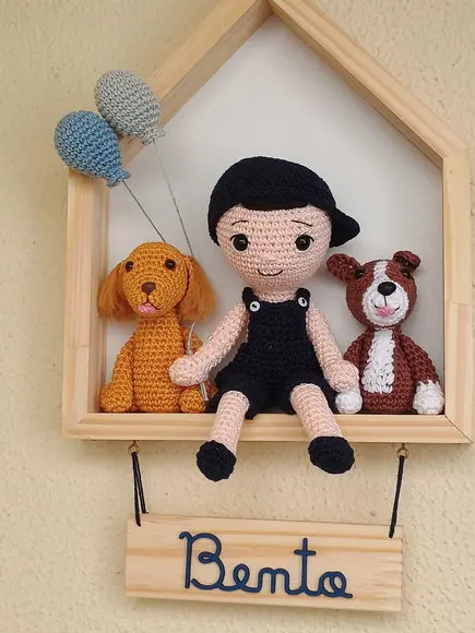Quadro Porta Maternidade Personalizado em Amigurumi
