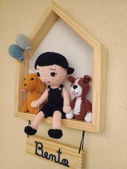 Quadro Porta Maternidade Personalizado em Amigurumi