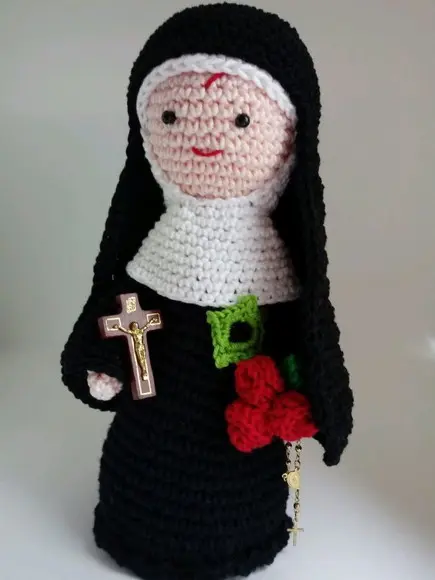 Santa Rita De Cassia Em Crochê