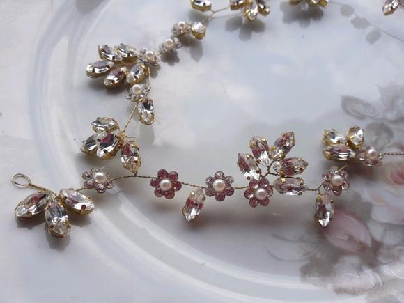 Arranjo Cristais Navete e flores de strass