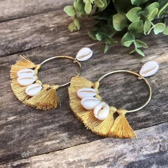 Brinco Argola Buzios e tassel